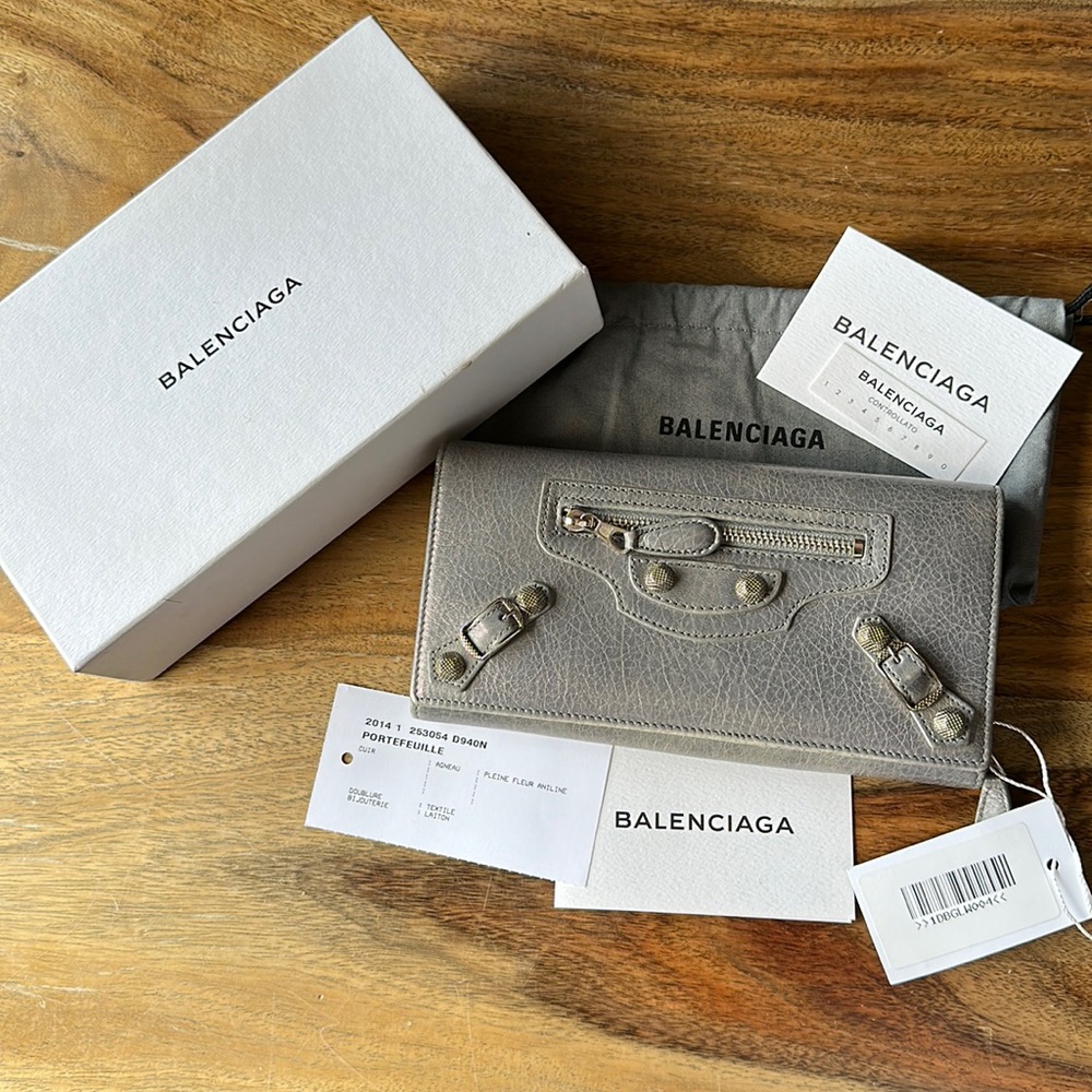 BalenciagA wallet